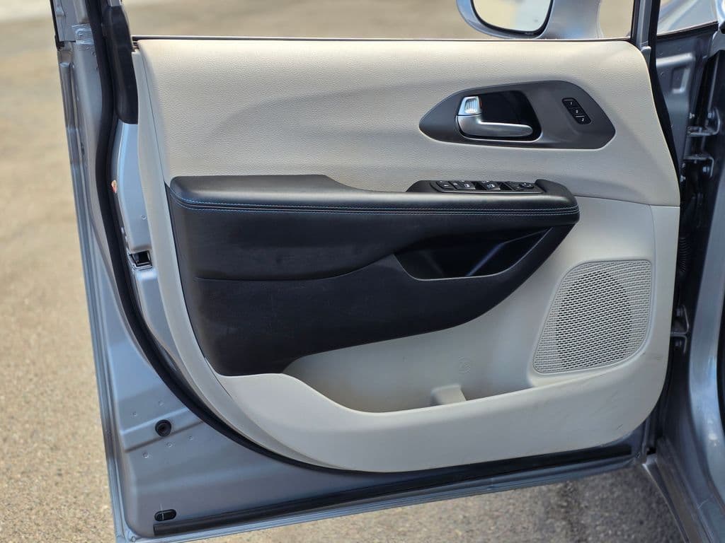 2021 Chrysler Pacifica Touring L - Photo 26