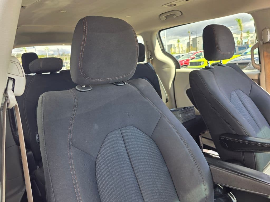 2017 Chrysler Pacifica LX - Photo 11