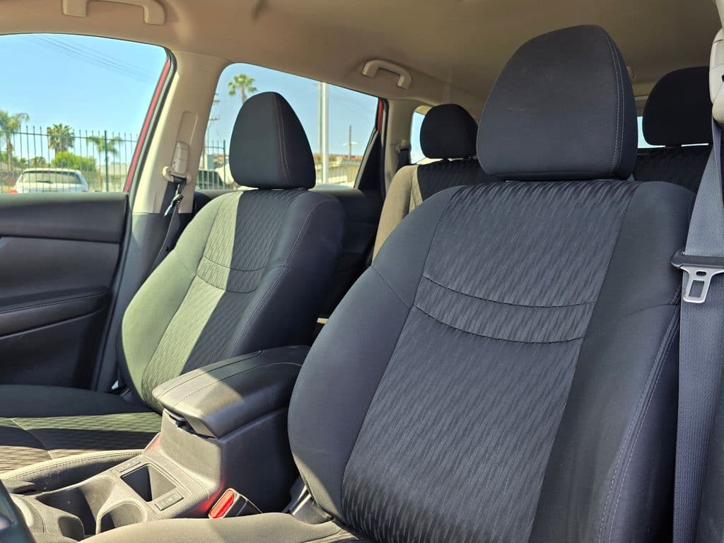 2019 Nissan Rogue SV - Photo 17