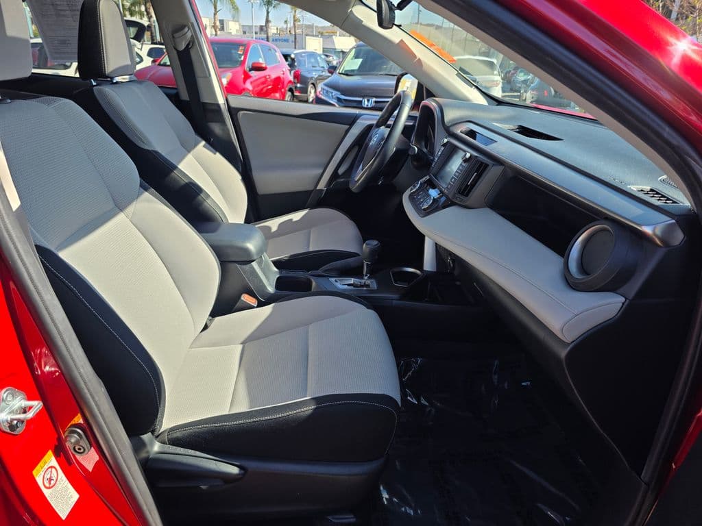 2016 Toyota RAV4 XLE - Photo 12