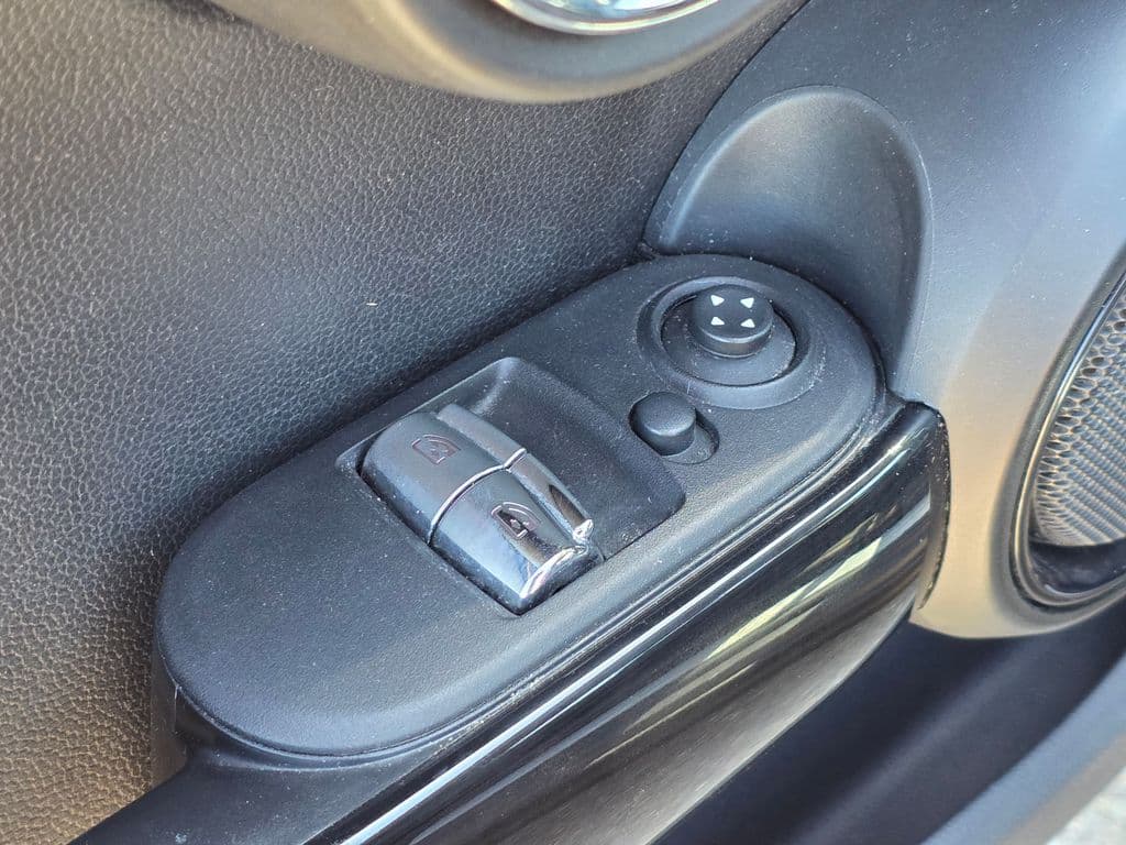 2016 MINI Cooper Base - Photo 22