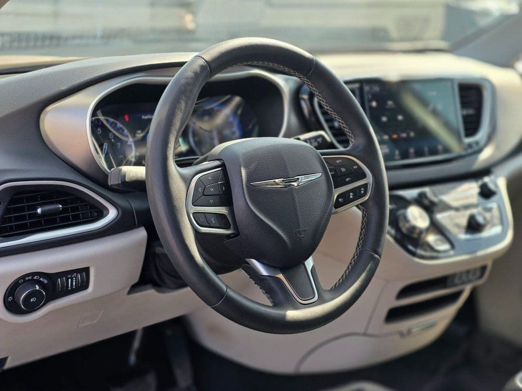 2024 Chrysler Pacifica Touring L - Photo 13