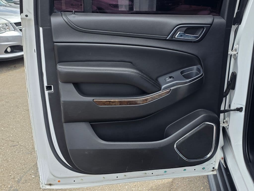 2015 Chevrolet Suburban LT - Photo 24