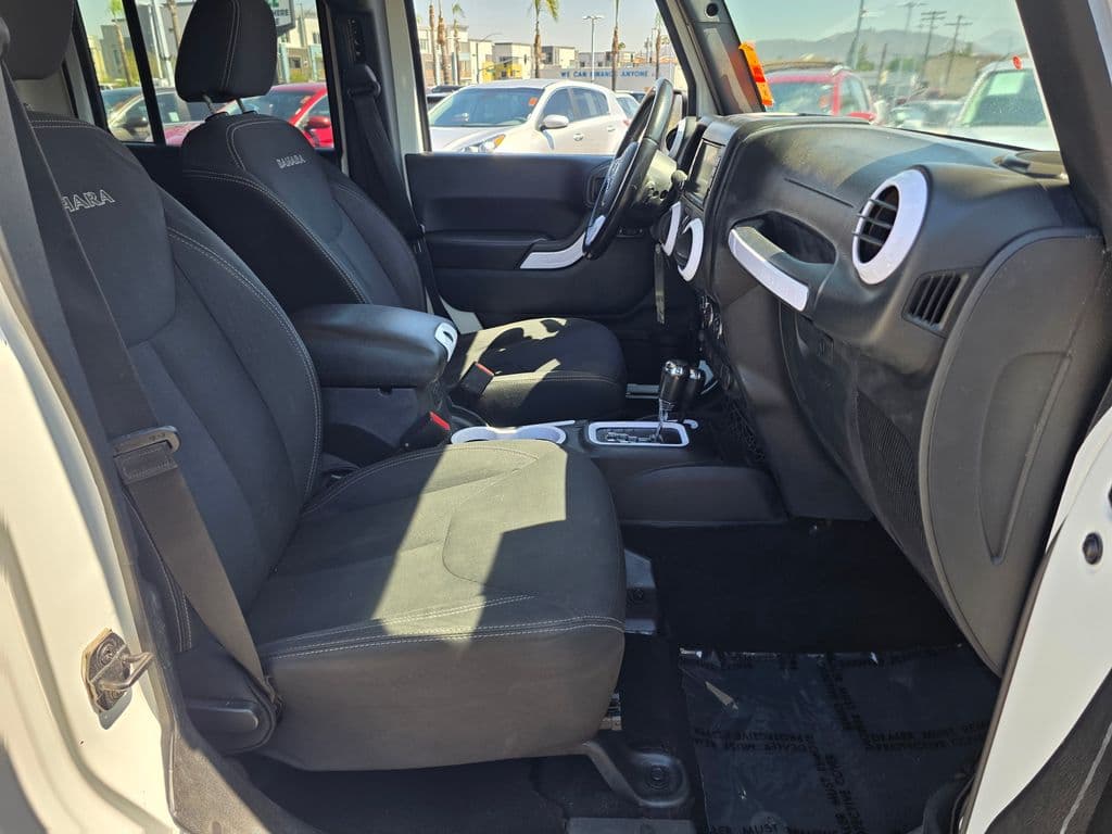 2016 Jeep Wrangler Unlimited Sahara - Photo 13
