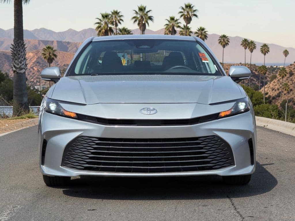 2025 Toyota Camry LE - Photo 3