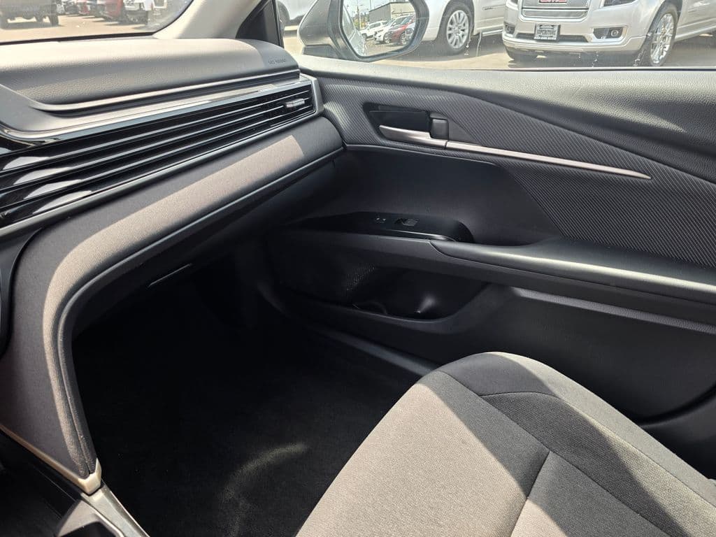 2025 Toyota Camry LE - Photo 34