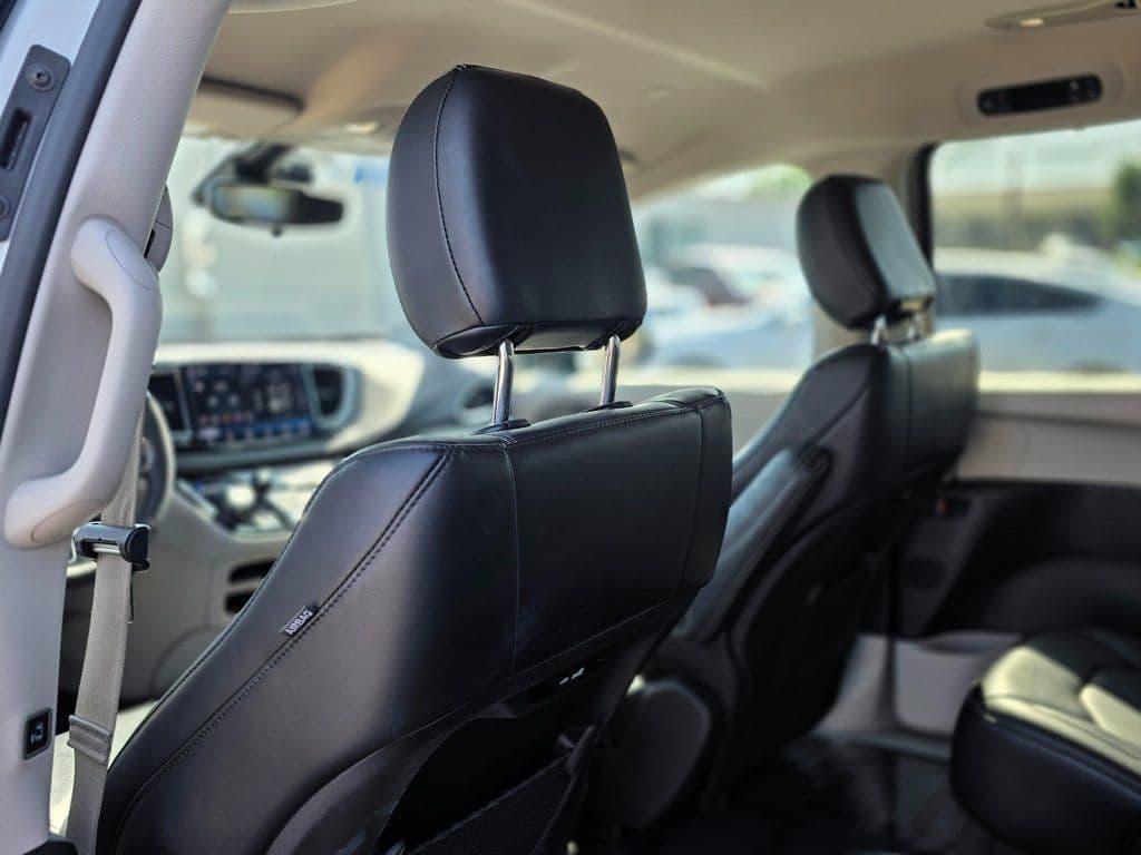 2024 Chrysler Pacifica Touring L - Photo 18