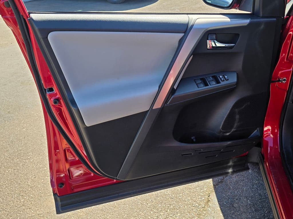 2016 Toyota RAV4 XLE - Photo 25
