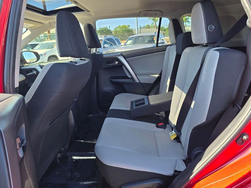 2016 Toyota RAV4 XLE - Photo 21