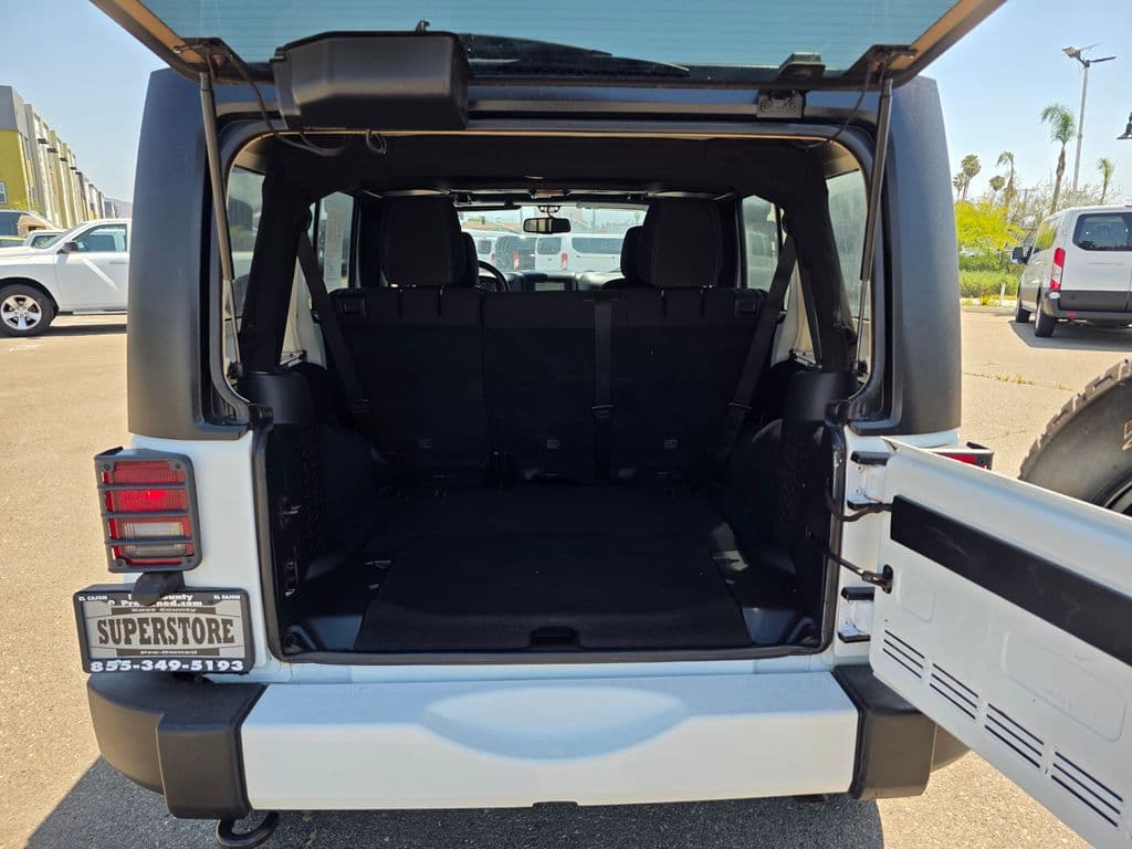 2016 Jeep Wrangler Unlimited Sahara - Photo 15
