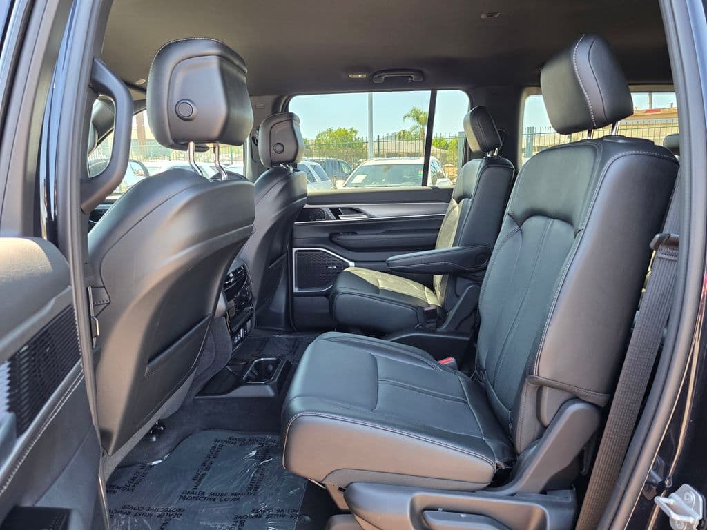 2025 Jeep Wagoneer Series II - Photo 22