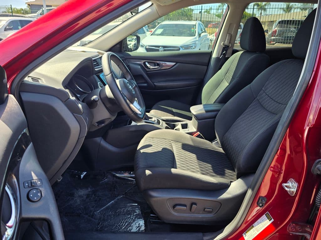 2019 Nissan Rogue SV - Photo 16