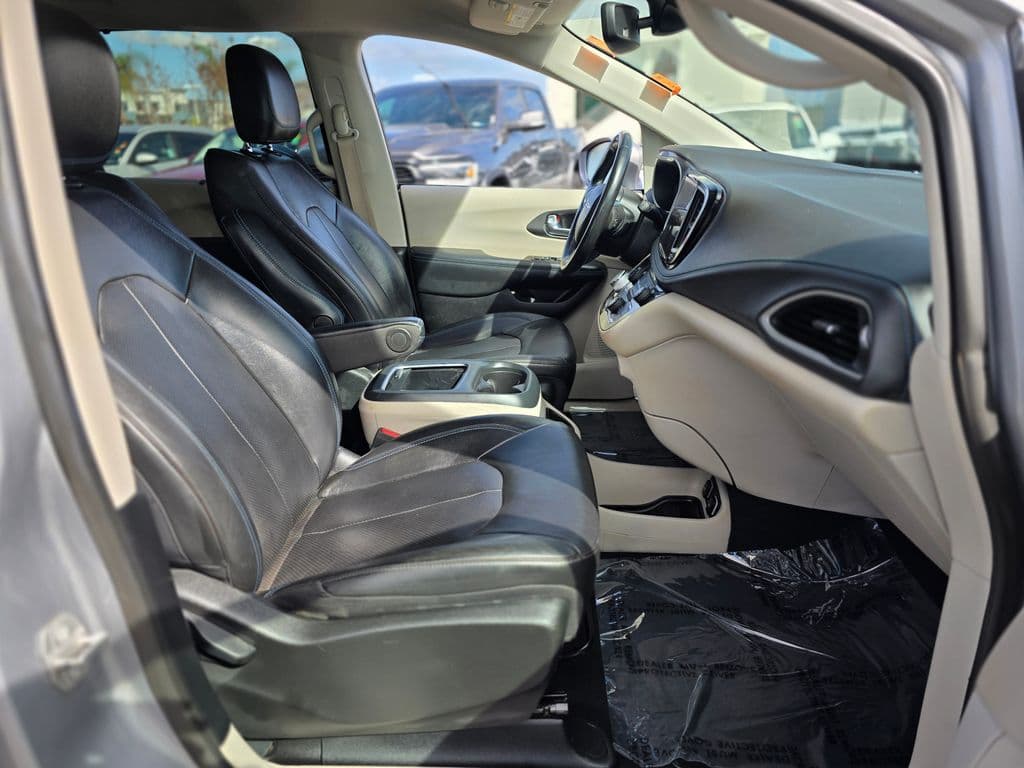 2021 Chrysler Pacifica Touring L - Photo 10