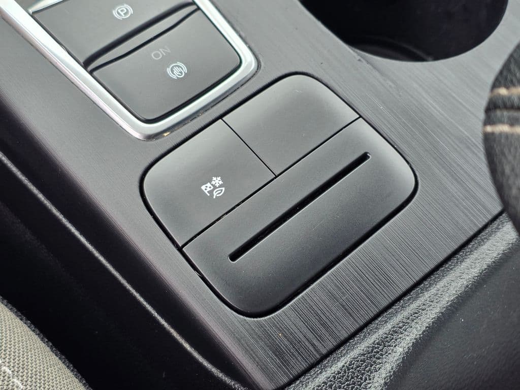 2020 Ford Escape SE Sport Hybrid - Photo 36