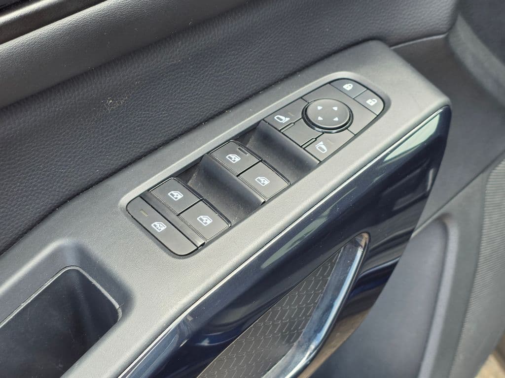 2025 Nissan Pathfinder SV - Photo 28