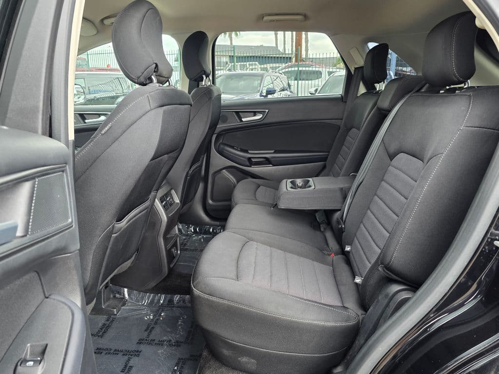 2018 Ford Edge SE - Photo 18