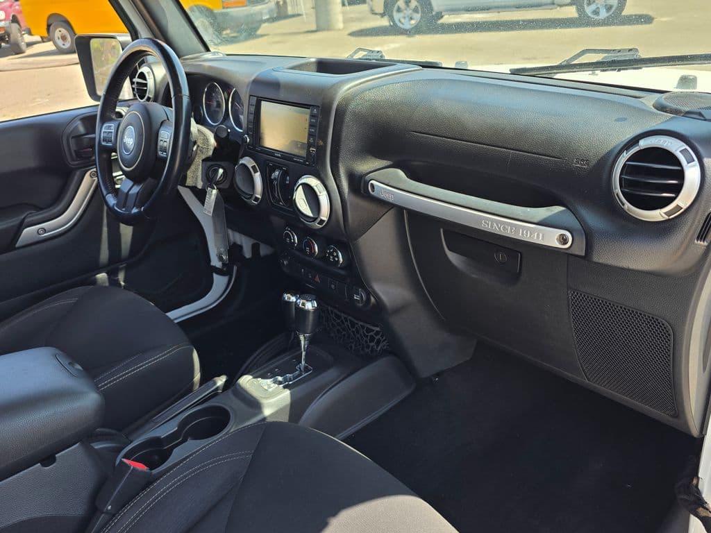2016 Jeep Wrangler Unlimited Sahara - Photo 11