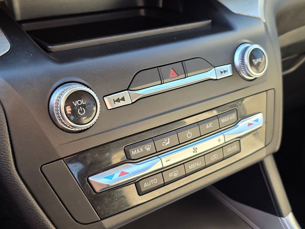 2020 Ford Explorer XLT - Photo 17
