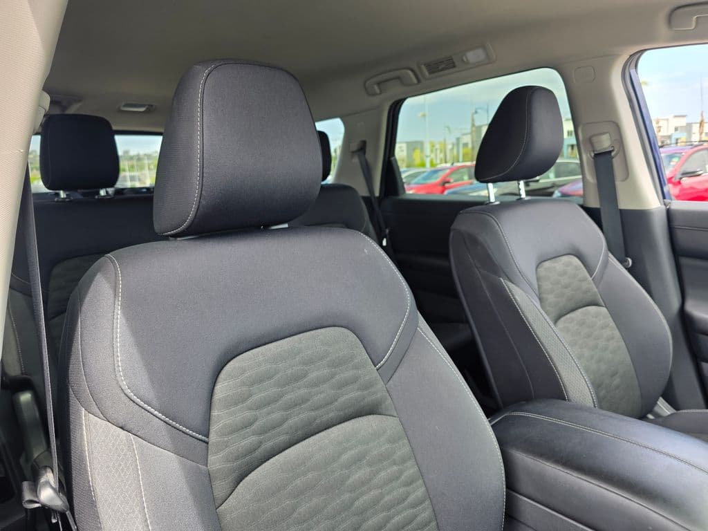 2025 Nissan Pathfinder SV - Photo 13