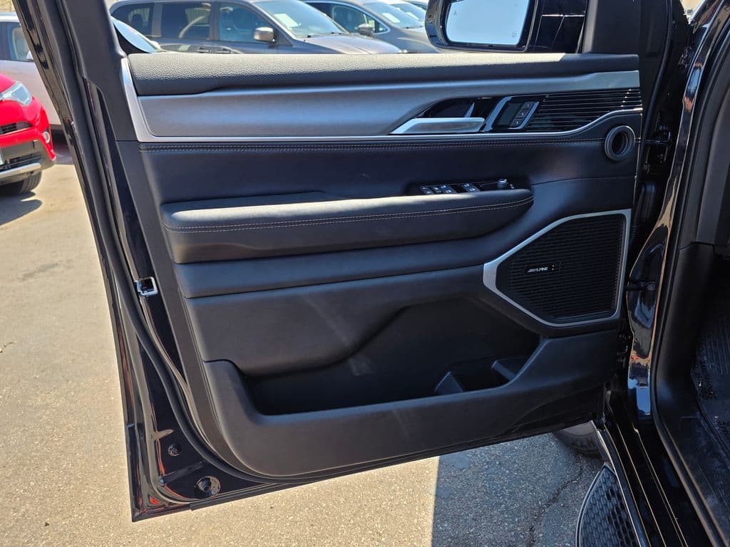 2025 Jeep Wagoneer Series II - Photo 27