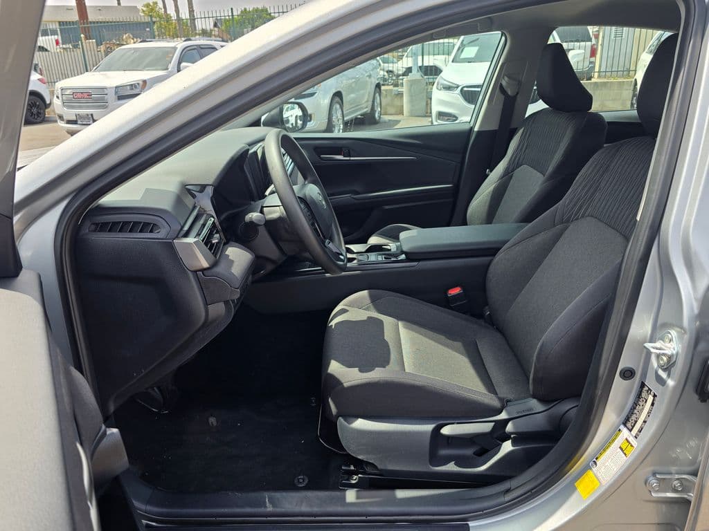 2025 Toyota Camry LE - Photo 16
