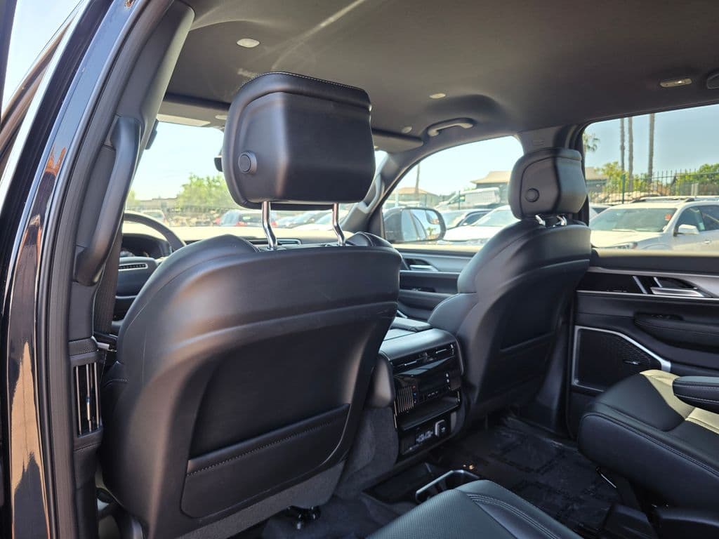 2025 Jeep Wagoneer Series II - Photo 24