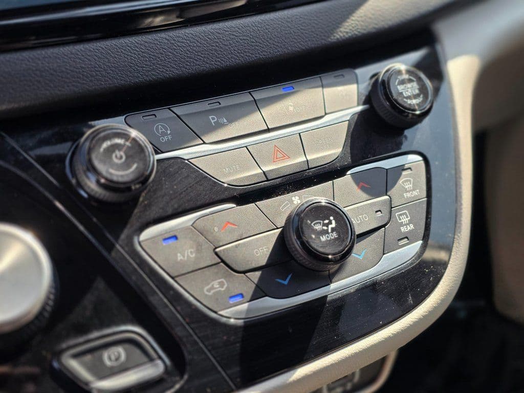 2024 Chrysler Pacifica Touring L - Photo 31