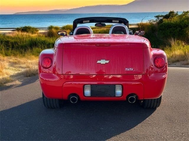 2003 Chevrolet SSR LS - Photo 11