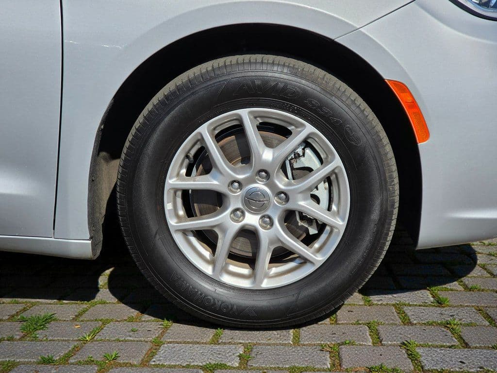 2024 Chrysler Pacifica Touring L - Photo 8