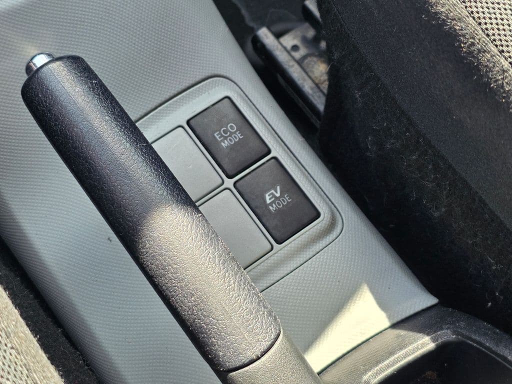 2014 Toyota Prius c Two - Photo 33