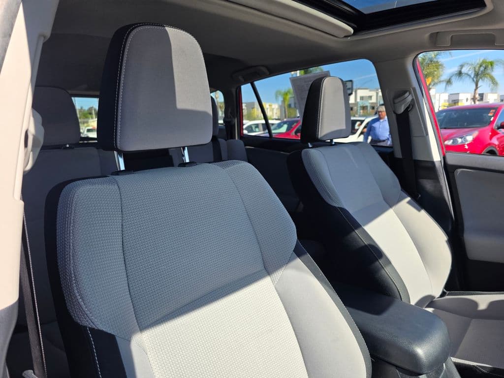 2016 Toyota RAV4 XLE - Photo 13