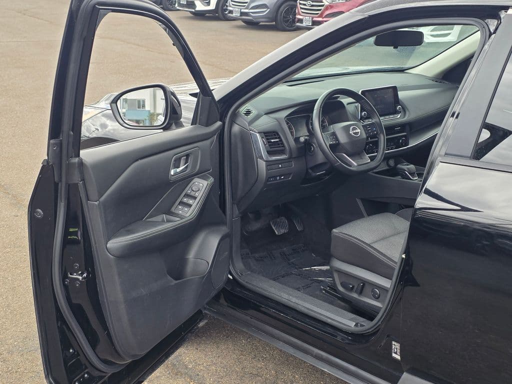 2025 Nissan Rogue SV - Photo 32