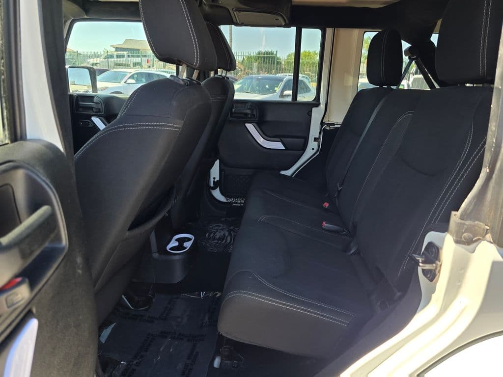 2016 Jeep Wrangler Unlimited Sahara - Photo 20