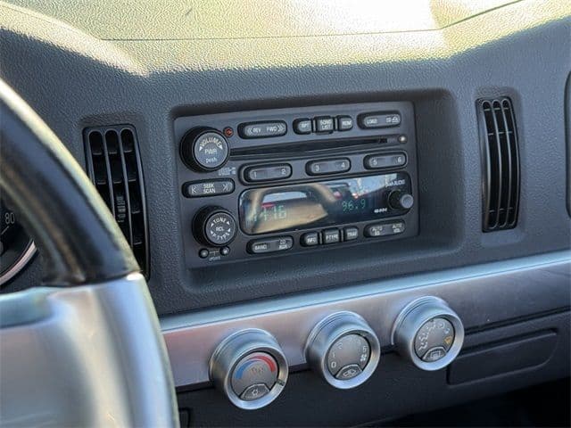 2003 Chevrolet SSR LS - Photo 27