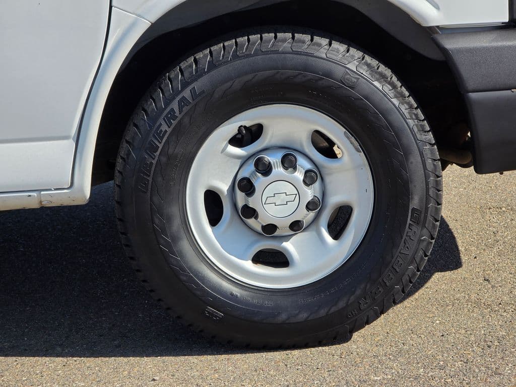 2015 Chevrolet Express 2500 Work Van - Photo 8
