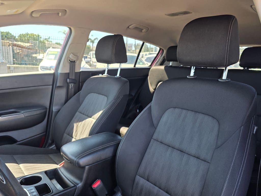 2021 Kia Sportage LX - Photo 16