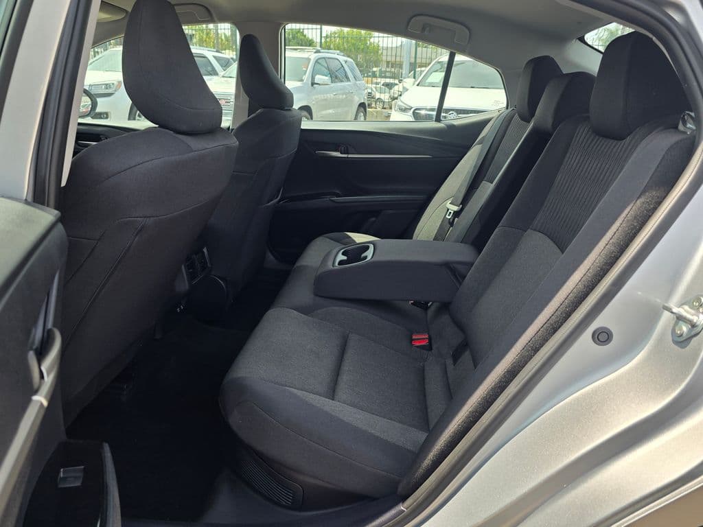 2025 Toyota Camry LE - Photo 18