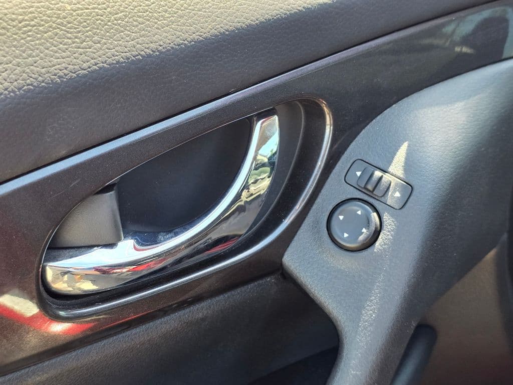 2019 Nissan Rogue SV - Photo 24