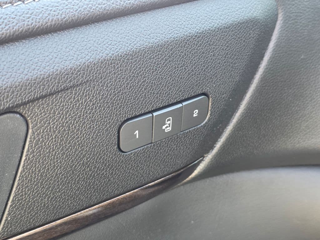 2016 GMC Acadia Denali - Photo 31