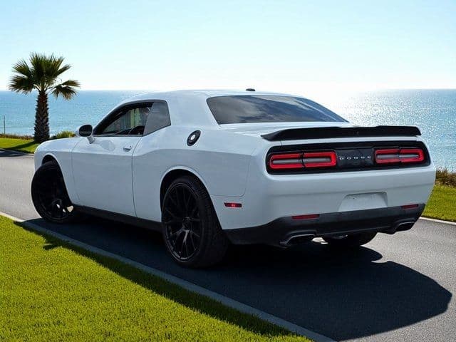 2017 Dodge Challenger R/T - Photo 5