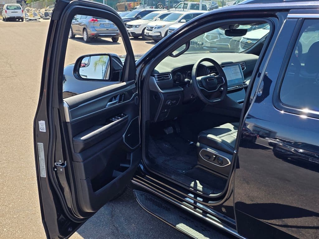 2025 Jeep Wagoneer Series II - Photo 45