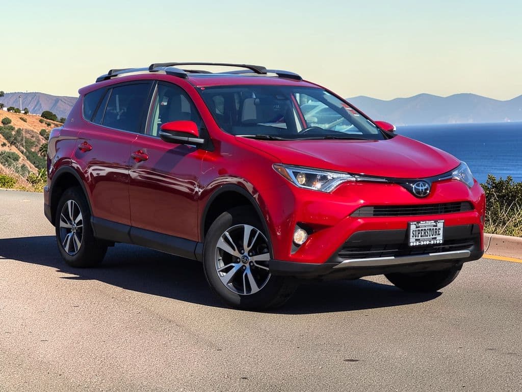 2016 Toyota RAV4 XLE - Photo 2