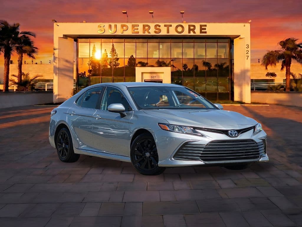 2022 Toyota Camry LE - Photo 1