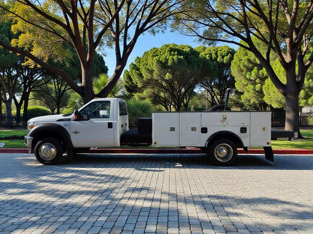 2012 Ford F-550SD XL - Photo 3