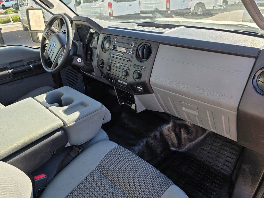 2012 Ford F-550SD XL - Photo 9