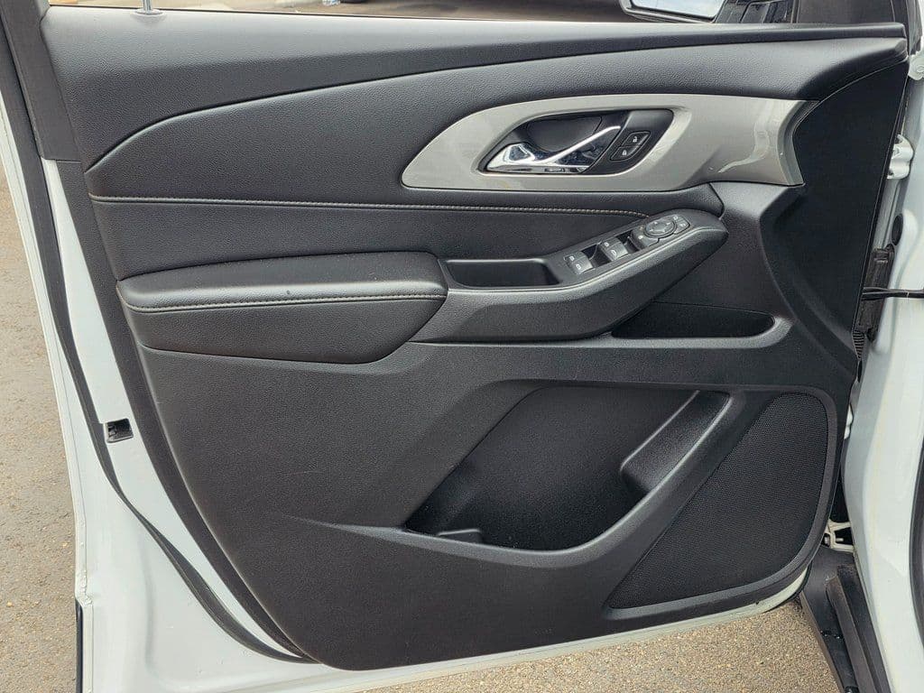 2020 Chevrolet Traverse LS - Photo 23