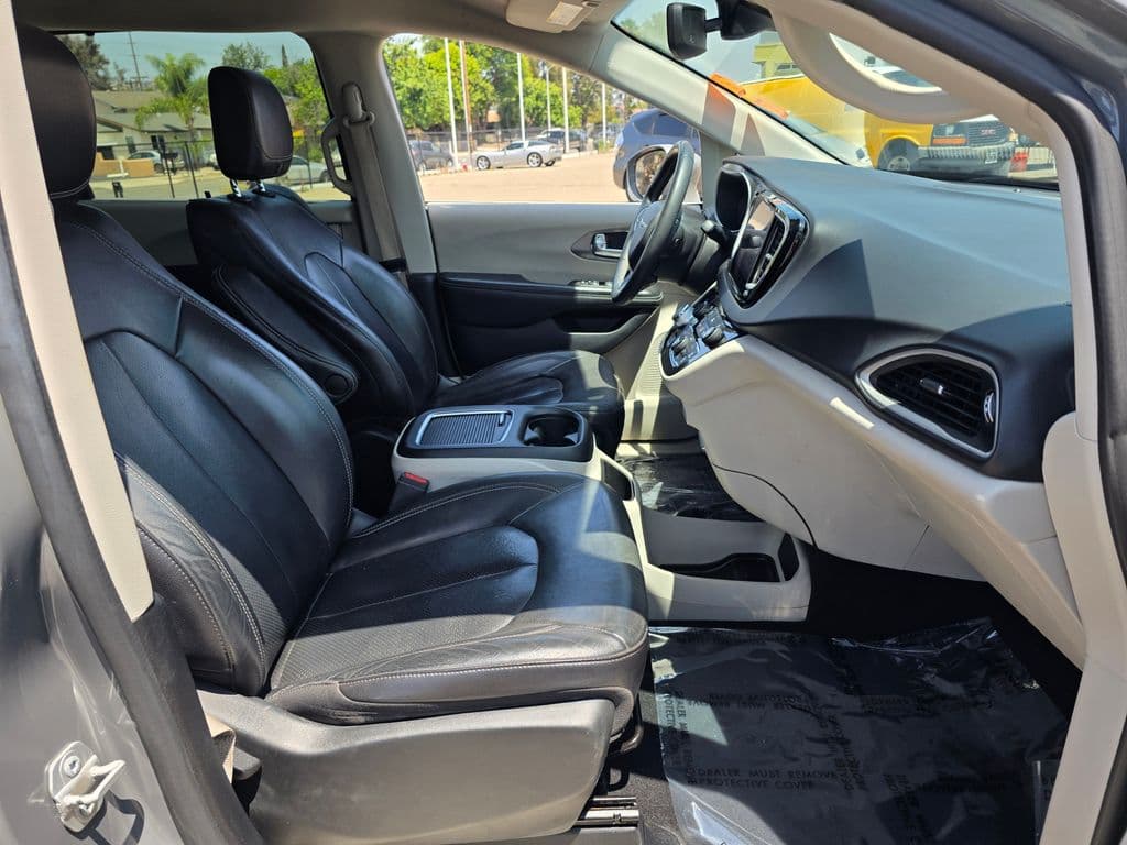 2022 Chrysler Pacifica Touring L - Photo 10