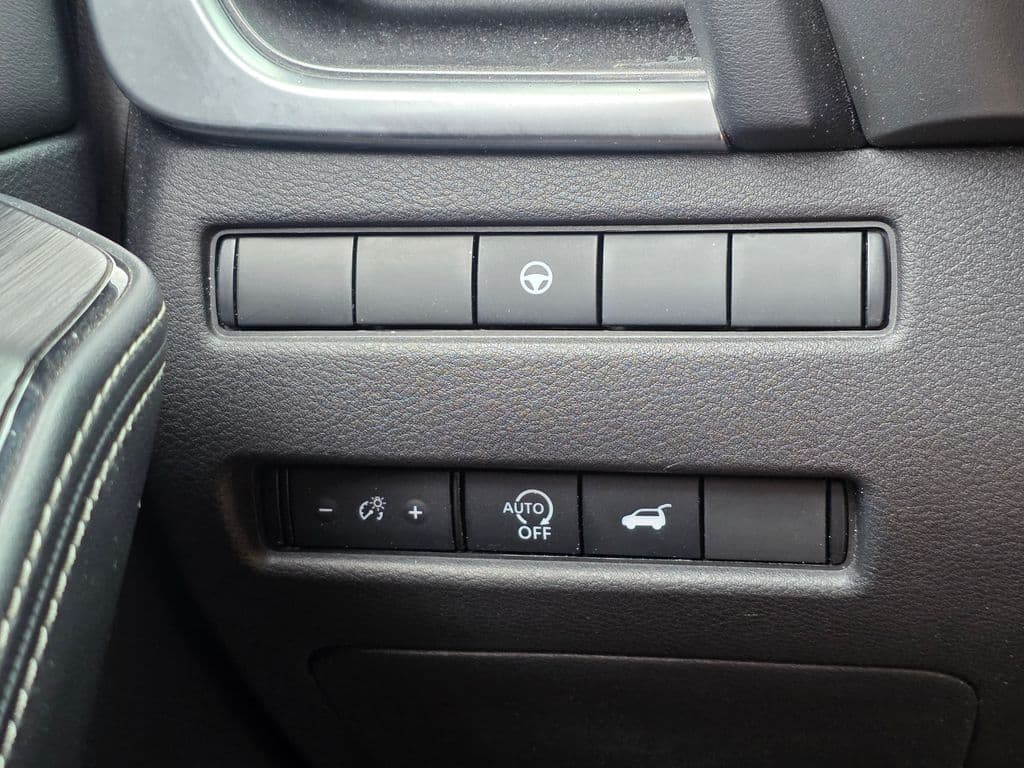 2025 Nissan Rogue SV - Photo 31