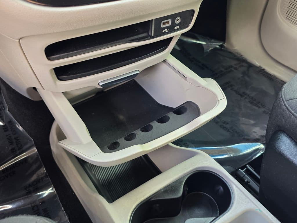 2017 Chrysler Pacifica LX - Photo 36
