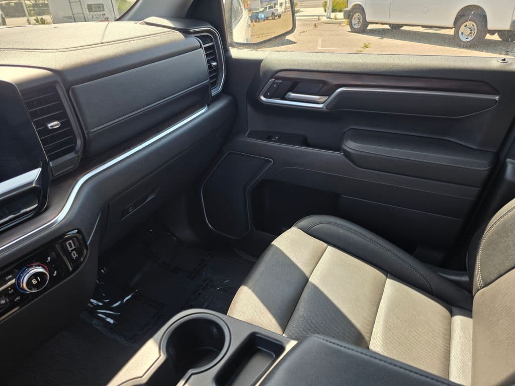 2025 GMC Sierra 1500 SLT - Photo 40